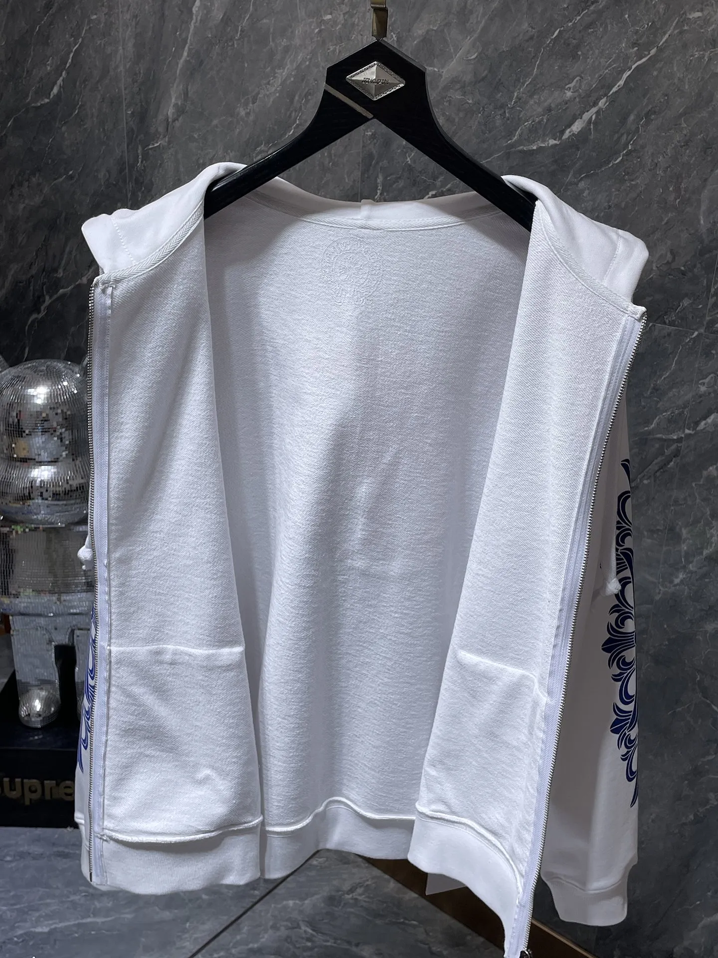 P260 Chrome Hearts Autumn and Winter 2025 counter sales simultaneously ❤️ Chrome Hearts New York Vages limited edition rolling stone letter zipper sweatshirt Imported environmentally friendly glue printing and dyeing Improved customized version 1:1 High-gram weight high-quality fabric Recommended color: white Code numbers: S, M, L, XL